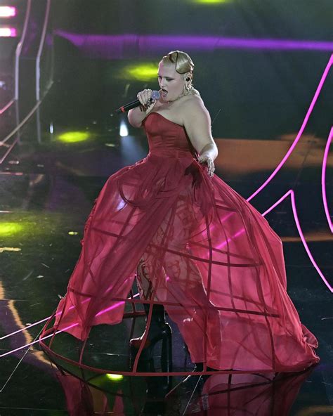 Sanremo, tutti i look della finale: stilisti, chi veste  